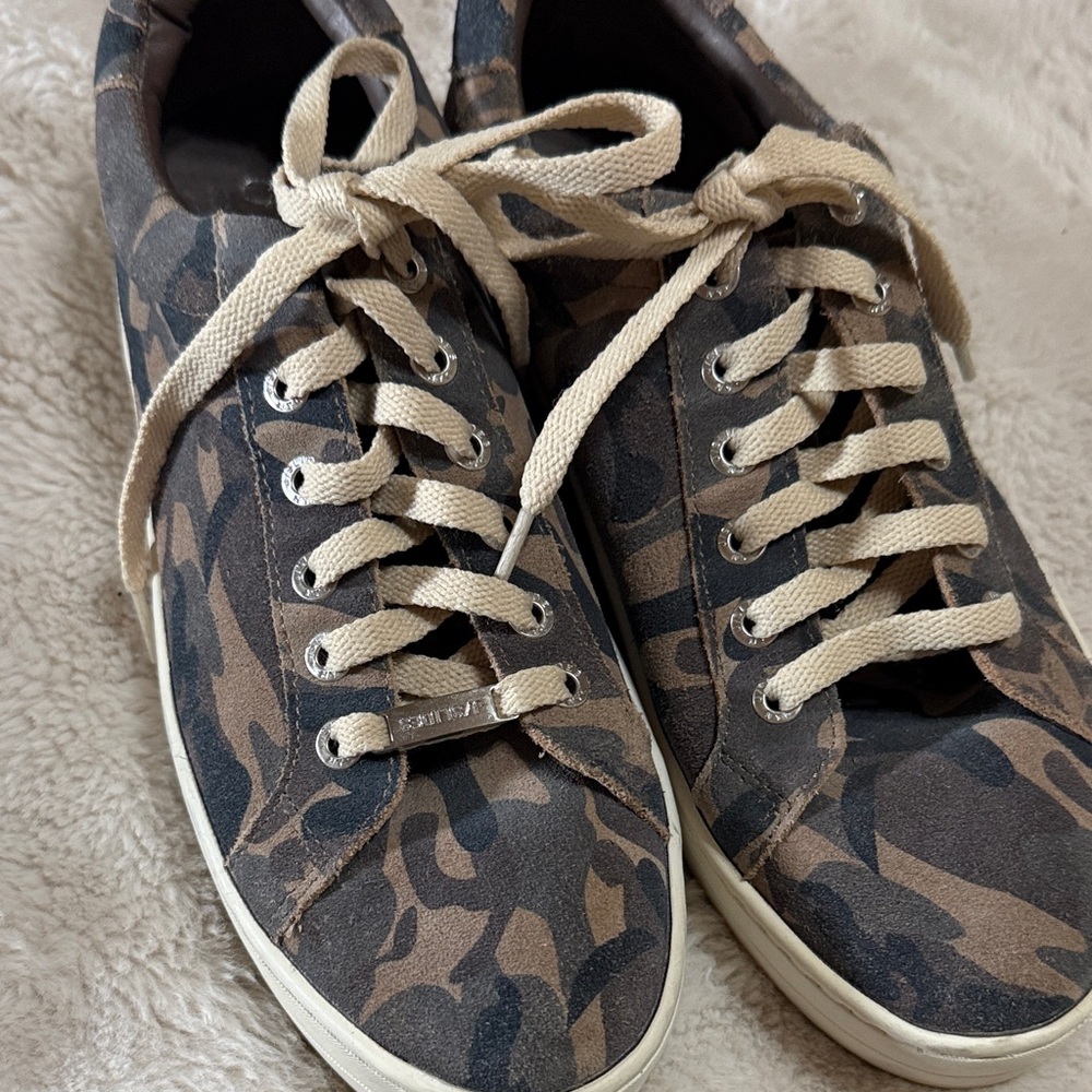 Canvas Low-Top Camouflage Sneakers in Brown and Black